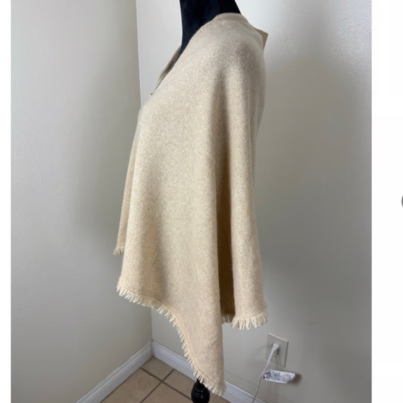 Lily Pulitzer beige cashmere/gold metallic wrap with fringe & buttons - Picture 3 of 16